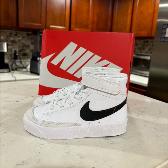 Nike Preschool Blazer Mid 77 Hook And Loop White Black Team Orange DA408… - Picture 7 of 13